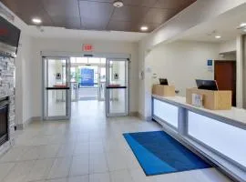 Holiday Inn Express & Suites Detroit - Farmington Hills by IHG