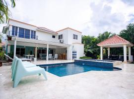 Villa impecable con piscina privada en Juan Dolio，Paraíso的飯店