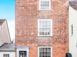 Beautiful Georgian townhouse in central Colchester, pet-friendly hotel in Colchester