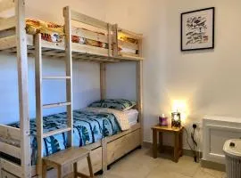 Cosy cottage, short walk to Southbourne beach and restaurants