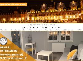 Charleville-Mézières: belle vue Place Ducale, spa hotel v mestu Charleville-Mézières