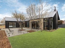 Luxe Arrowtown Home, vacation home in Arrowtown