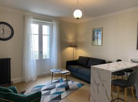 Appartement cosy au cœur de Vichy, proche thermes et commerces, tout inclus, idéal 2 pers. + options - FR-1-489-364, hotel in Vichy