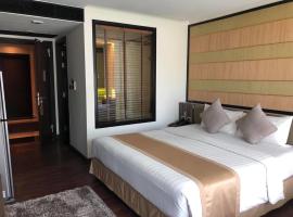 The Beach by Glitter House, apartmen servis di Pantai Kata