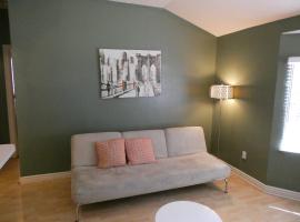 Private 2 bedrooms 1 bath close to Universal and HW sleeps 5, hôtel à Los Angeles