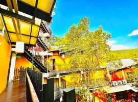 Hern Lhin Natural Resort, hotel med parkering i Ban Pong