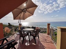 Exclusive Beachfront Penthouse, family hotel in Almayate Alto