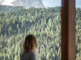 Hotel Acadia - Adults Mountain Home, hotel v destinácii Selva di Val Gardena