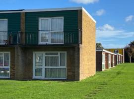 3 Bedroom House With Balcony Close To Beach, hotell i Hemsby