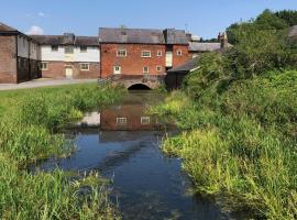 Hyde Mill, hotel din Luton