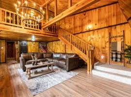 Peaceful cabin w/ hot tub, pool table & fire pit - BIG BLUE