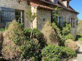 Holiday home in Loubressac with pool, cabaña en Autoire