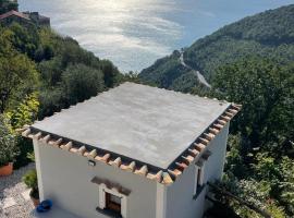 Amalfi Coast - Mini Cottage vista mare con giardino, hytte i Vietri