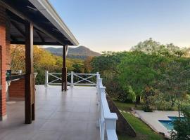 Vista Alegre Natural Resort - Villas & Cabañas, hotel with parking in Independencia