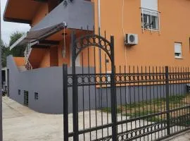 Apartmen Kuca za odmor i familiju