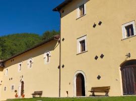 Casa Fra Ambrogio, family hotel in Pizzoli
