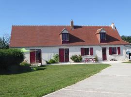 Grande longère au calme, proche de Beauval, hotel i Génillé