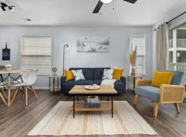 Fully equipped 2BR 2BA with King Bed in heart of MB