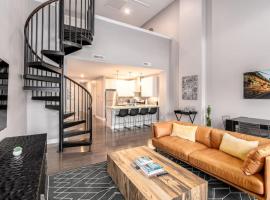 Soaring 2-Bedroom Parkside Loft Walkable to it All, Hotel in Cincinnati