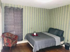 Private Room/Min. from Downtown 2, hotel cerca de Cedar Hill Cemetery, Hartford
