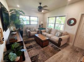 Bali Bungalow - Downtown Cocoa Beach, hotel in zona Cocoa Beach, Cocoa Beach