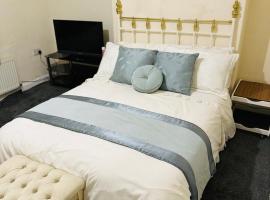 Double Bedroom in West Yorkshire, Leeds, orlofshús/-íbúð í Hunslet