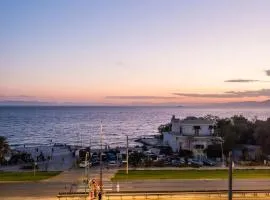 Flisvos Elite Seafront Luxury Apartment