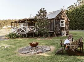 Picturesque Barn located on the Shoalhaven River, villa em Nowra