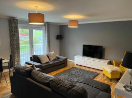 Flat Three, 212 Eaglesham Road, East Kilbride, Glasgow, hotell i East Kilbride