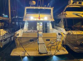 Boat&Breakfast Monica IV, laivamajoitus kohteessa Ischia