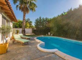 Mini Paradise Salamina - Private Pool Retreat, villa en Salamina
