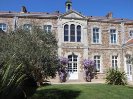 La Maison D'Olivier, bed & breakfast a Mesnard-la-Barotière