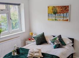 (S4) Beautiful Studio Close To a Tube Station, íbúð í Harrow on the Hill