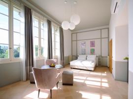 Palazzo Froussard B&B and Living，盧卡吉尼基塔附近的飯店