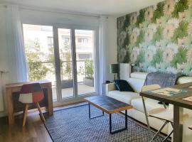 EXIGEHOME-Bel appartement de standing-30 minutes de Paris, hotel with parking in Vélizy-Villacoublay