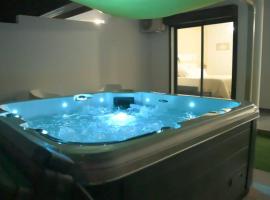 Lodge Palmeraie & son Jacuzzi exclusif, Hotel in Matoury