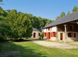 Gîte de l'orangerie du château de Jallanges- 11 personnes, hotel a Vernou-sur-Brenne