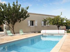 Beautiful Home In Pierrelatte With Outdoor Swimming Pool, 3 Bedrooms And Wifi, hotel pet friendly a Saint-Just-la-Pendue