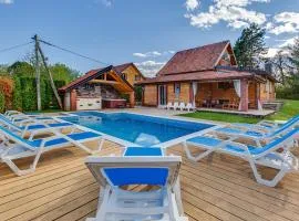Holiday Home in Ogulin with Pool & Rafting