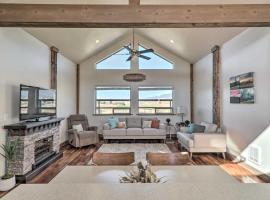 Dreamy Hideaway with 360 View of Eureka Valley!, vacation home in Eureka