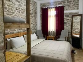 Vila ERI, appart'hôtel à Gjirokastër