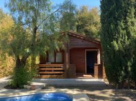 Casa Madera Urbanizacion Socorro, hotel i Sevilla