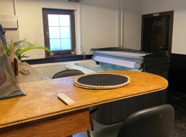 Casa Wellness Floreffe jacuzzi, pensionat i Floreffe