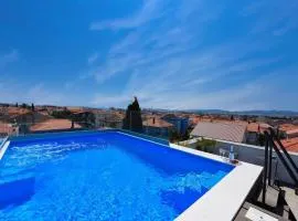 Rooftop heated pool Villa Jelena