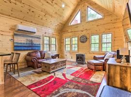 Idyllic Cabin in the Heart of Hocking Hills, hotel with parking in Rockbridge
