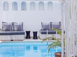 Loizos Stylish Residences, hotel in Fira