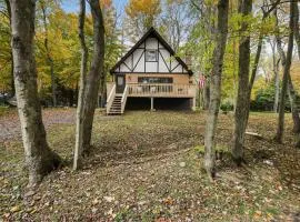 Tree-Lined Pocono Lake Cabin, Game Room On-Site!