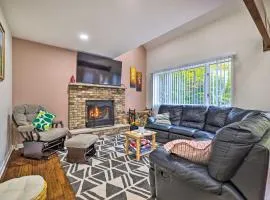 15 Mi to Skiing Charming Tobyhanna Cottage!