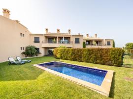 CoolHouses Algarve, Luz 2 bed elegant flat, private pool & garden, SPA facilities, Mar da Luz 19, spa hotel in Luz