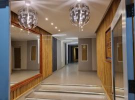 Casa De Playa Dpto Con Pileta Climatizada A 50 M Del Mar, hotel in Necochea